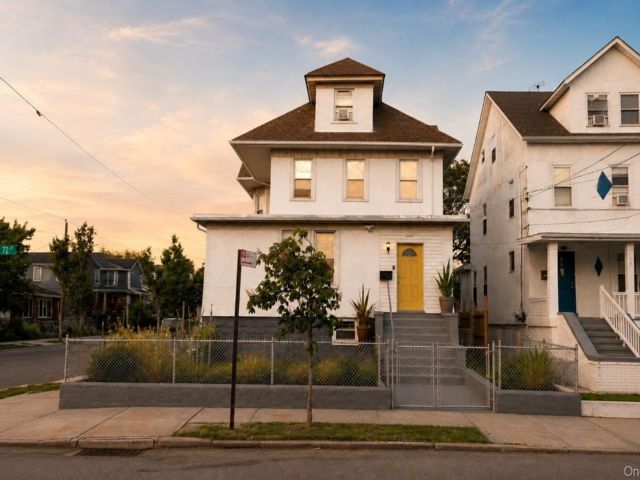  2 BR,  2.00 BTH &nbsp;Colonial style home in Arverne